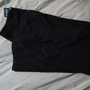 Women's pants with thin stripes